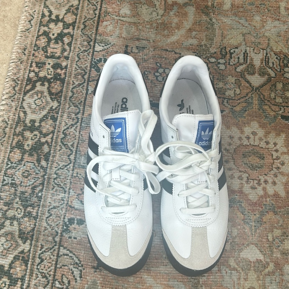Adidas Samoa men’s 7.5 ladies 8.5. Worn once.